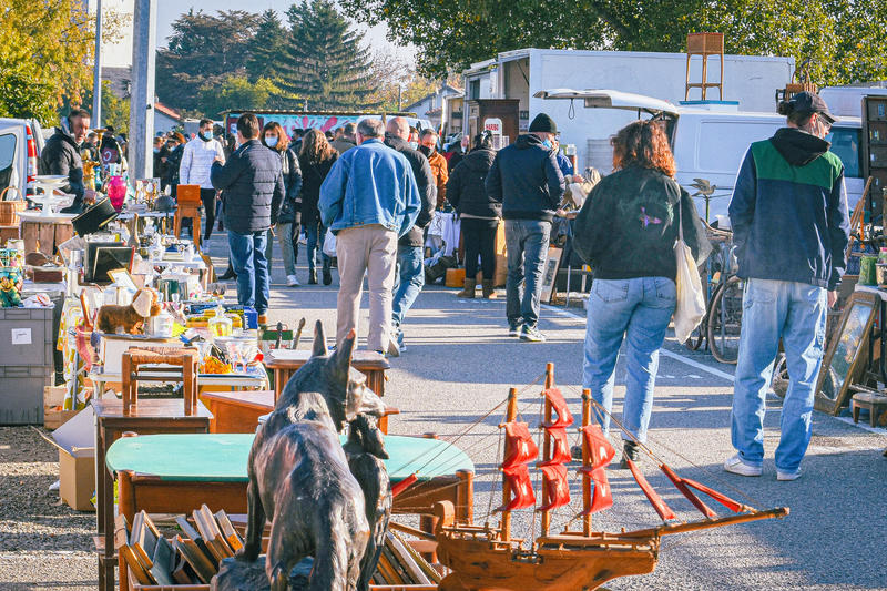 Déballage marchand - les puces du canal