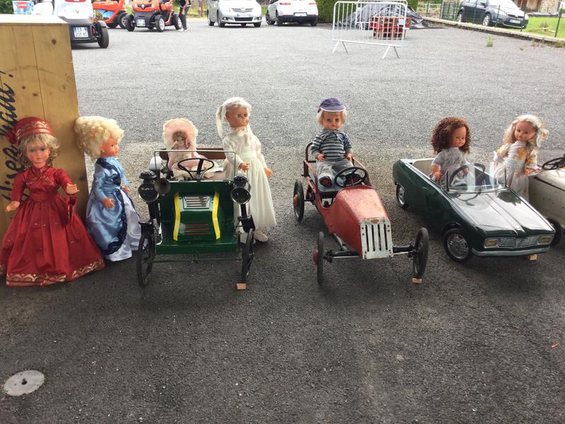 Bourse d'echanges miniatures voitures a pedales jouets pieces et vehicules