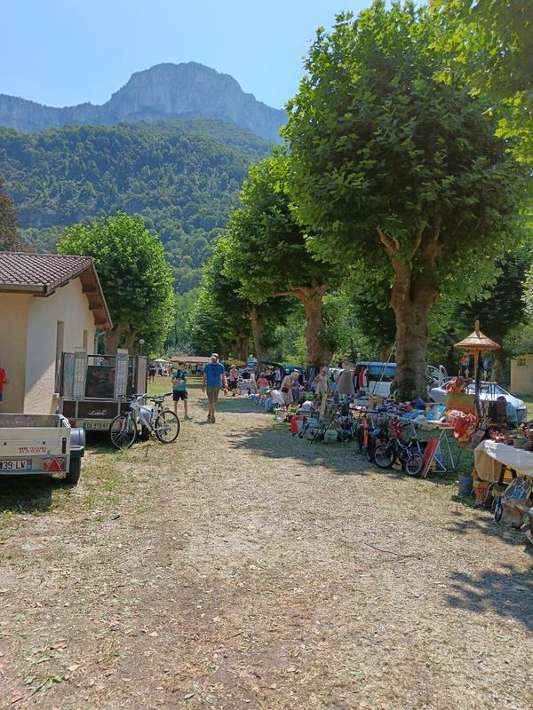 Vide grenier brocante