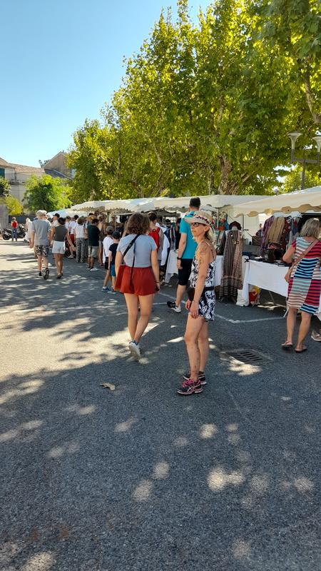 Brocante vintage, exposition véhicules anciens