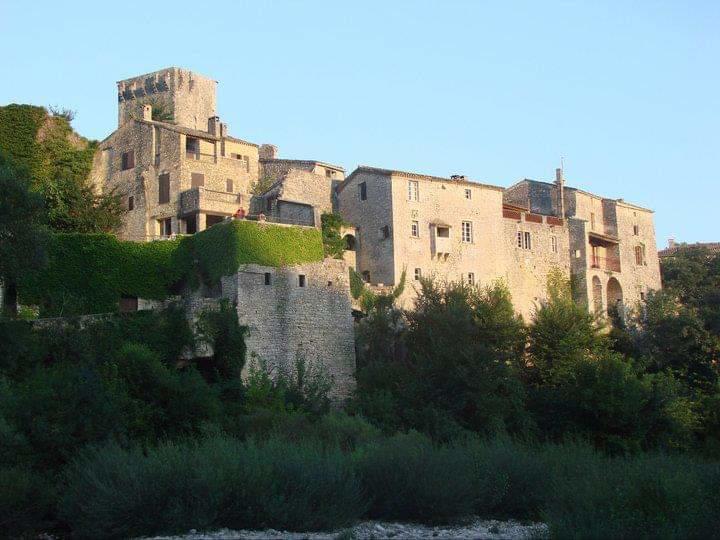 Vide grenier annuel de l'acm-association culturelle montclusienne