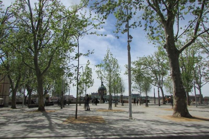 Marché aux livres de la place saint-pierre